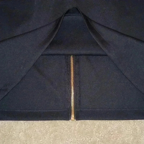 *** NWT*** VINCE CAMUTO ESSENTIALS RICH BLACK GOLD ZIPPER SKIRT SIZE L - Picture 2 of 10